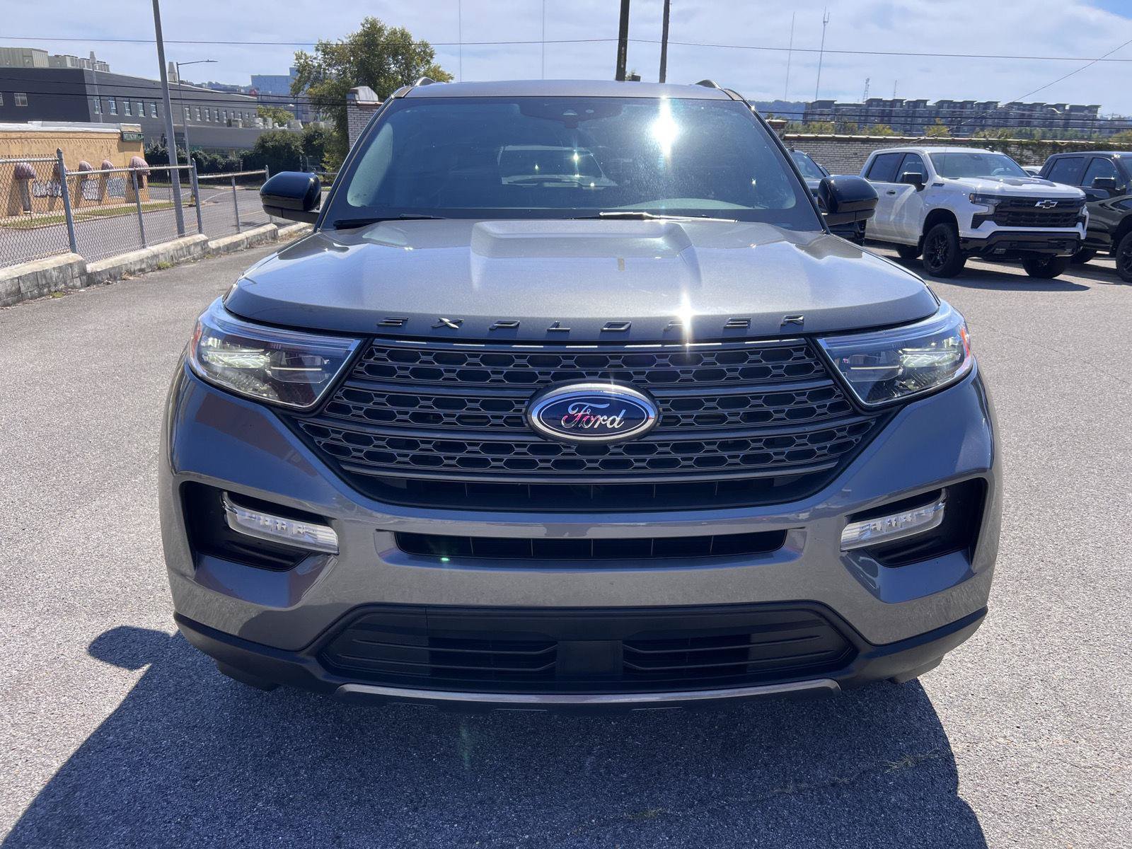 Used 2023 Ford Explorer XLT w/ Equipment Group 202A AWD/4WD image 2