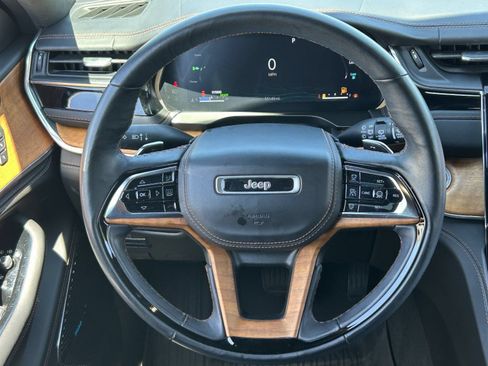 Used 2022 Jeep Grand Cherokee Summit AWD/4WD image 20