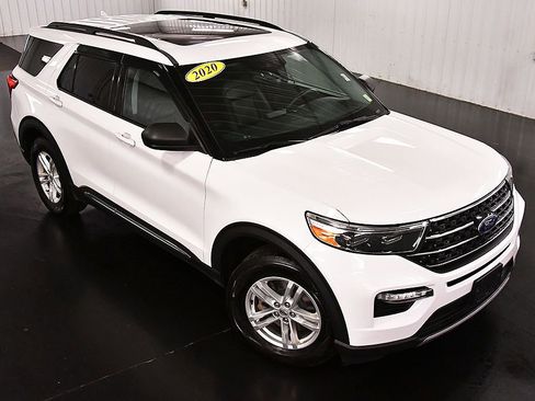 Used 2020 Ford Explorer XLT w/ Equipment Group 202A AWD/4WD image 13