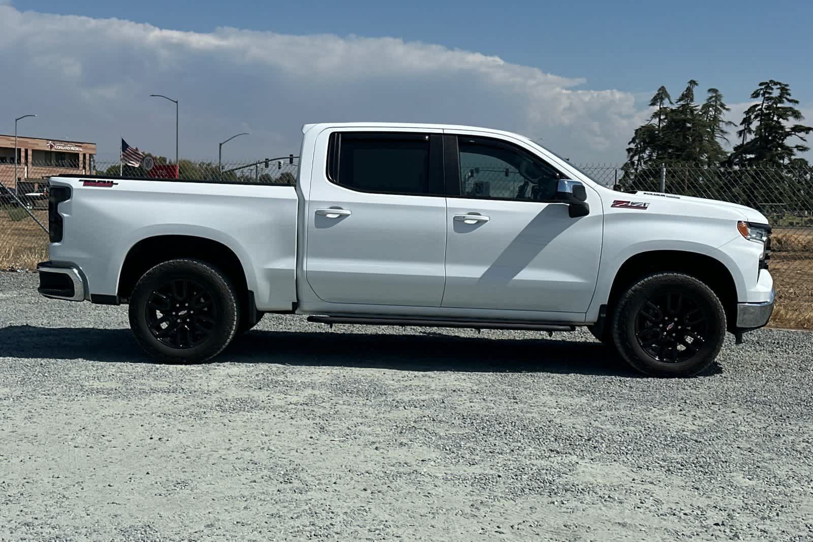 Used 2024 Chevrolet Silverado 1500 LT w/ Z71 Off-Road Package AWD/4WD image 9
