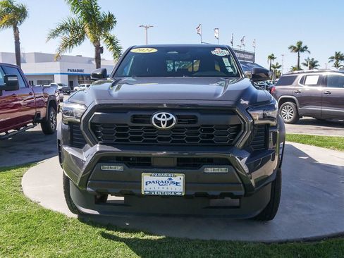 Used 2024 Toyota Tacoma TRD Off-Road w/ TRD Off Road Upgrade Package image 2