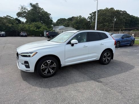 Used 2022 Volvo XC60 B5 Momentum w/ Climate Package AWD/4WD image 2