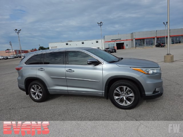 Used 2015 Toyota Highlander XLE AWD/4WD image 2