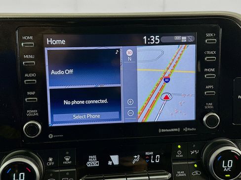 Used 2020 Toyota Highlander XLE image 21