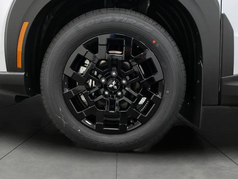 New 2025 Mitsubishi Outlander SE image 12