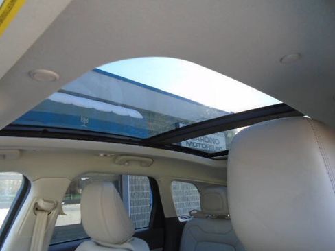 Used 2022 Lincoln Corsair AWD w/ Premium Package image 15