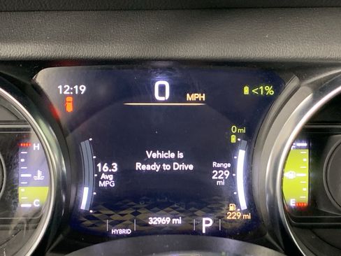 Used 2022 Jeep Wrangler Unlimited Sahara w/ Cold Weather Group AWD/4WD image 23