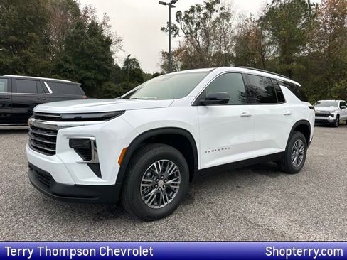 New 2025 Chevrolet Traverse LT image 1