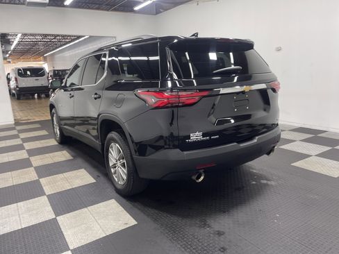 Used 2023 Chevrolet Traverse LT image 2