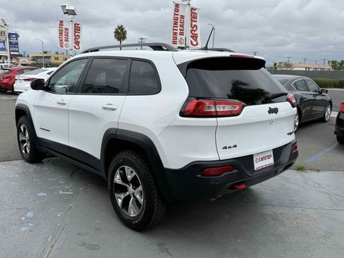 Used 2018 Jeep Cherokee Trailhawk image 10