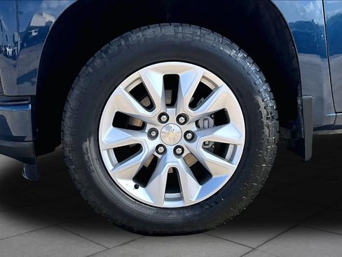 Used 2019 Chevrolet Silverado 1500 Custom w/ Custom Convenience Package AWD/4WD image 11