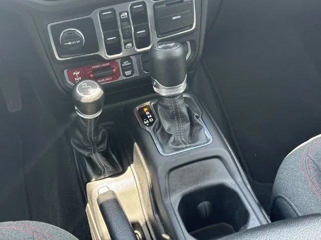 Used 2025 Jeep Wrangler Unlimited Rubicon AWD/4WD image 20