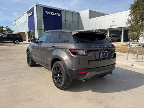 Used 2016 Land Rover Range Rover Evoque SE image 4