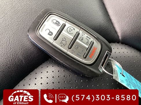 Used 2024 Chrysler Pacifica Touring-L image 32