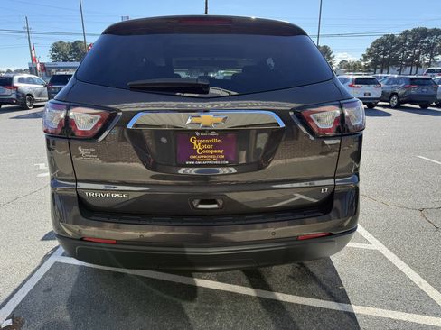 Used 2017 Chevrolet Traverse LT w/ Style and Technology Package image 7