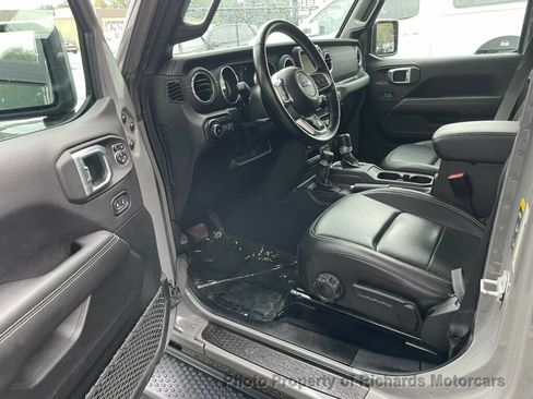 Used 2021 Jeep Wrangler Unlimited Sahara w/ Dual Top Group AWD/4WD image 9
