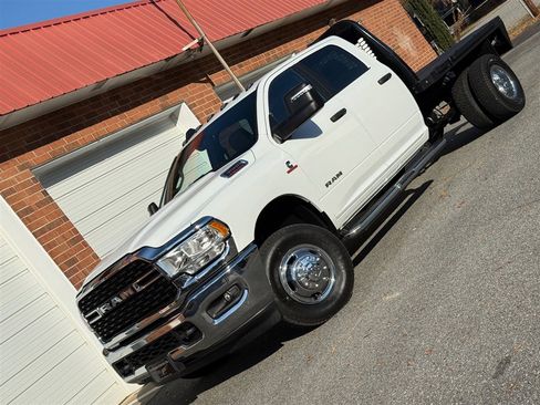 Used 2024 RAM 3500 Big Horn image 3