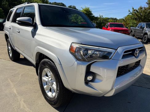 Used 2021 Toyota 4Runner SR5 Premium w/ Moonroof Package RWD image 7