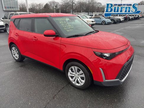 Used 2023 Kia Soul LX image 1