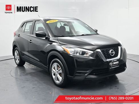Used 2020 Nissan Kicks S image 1