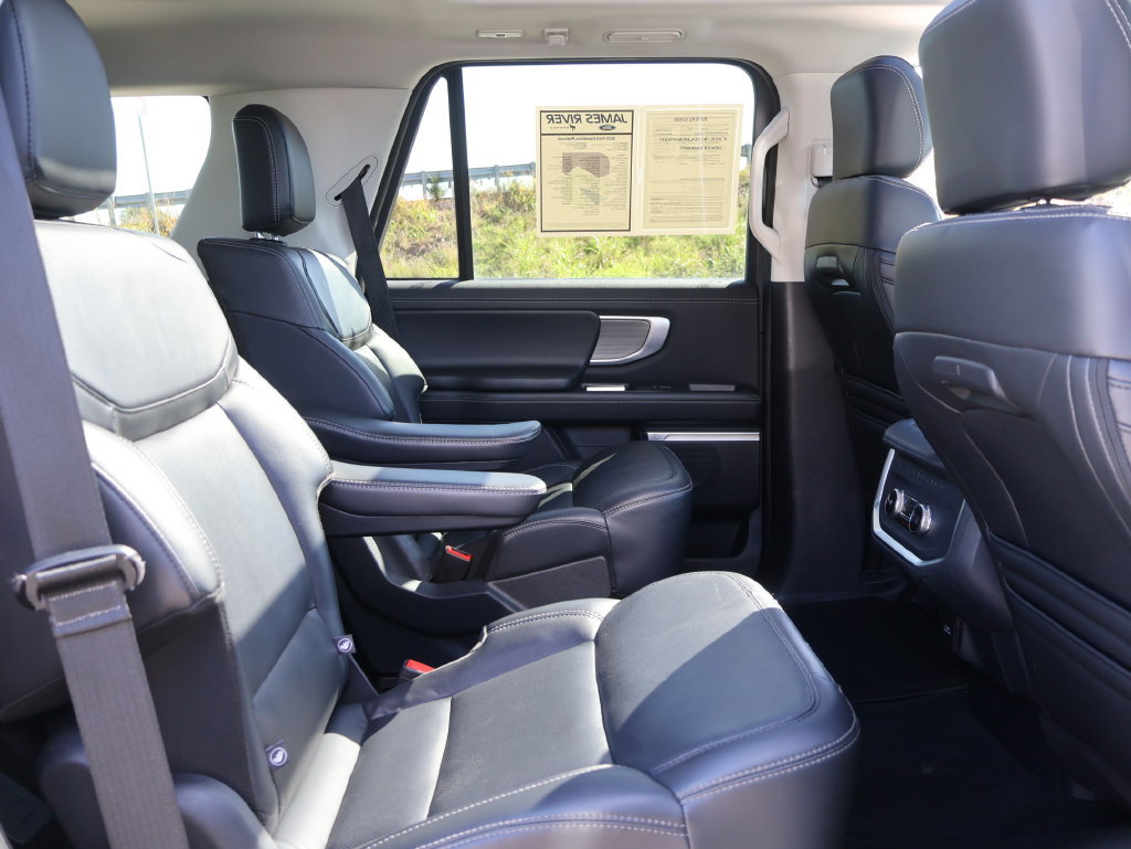 Used 2025 Ford Expedition Platinum AWD/4WD image 11