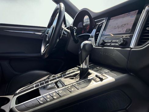 Used 2017 Porsche Macan Turbo image 31
