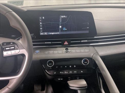 Used 2025 Hyundai Elantra SEL image 18