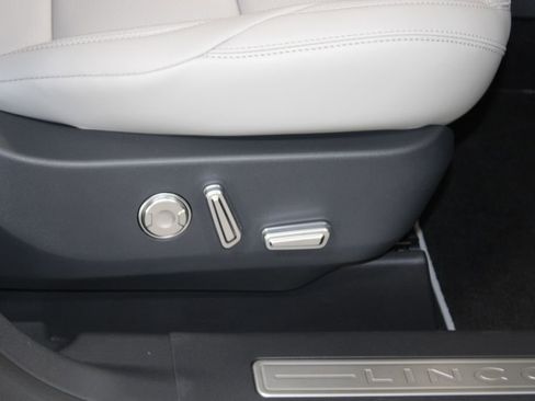 New 2026 Lincoln Nautilus Premier image 27