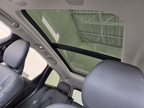 Certified 2025 Volvo XC60 B5 Plus image 12