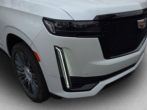 Certified 2022 Cadillac Escalade Sport w/ Touring Package image 10