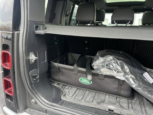 Certified 2024 Land Rover Defender 110 S image 38