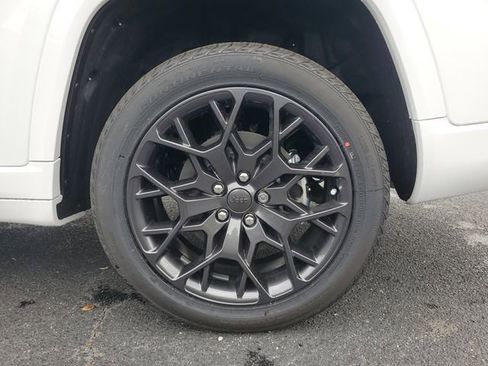 New 2025 Jeep Grand Cherokee L Summit image 12