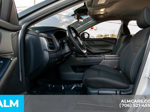 Used 2024 Nissan Rogue S image 7