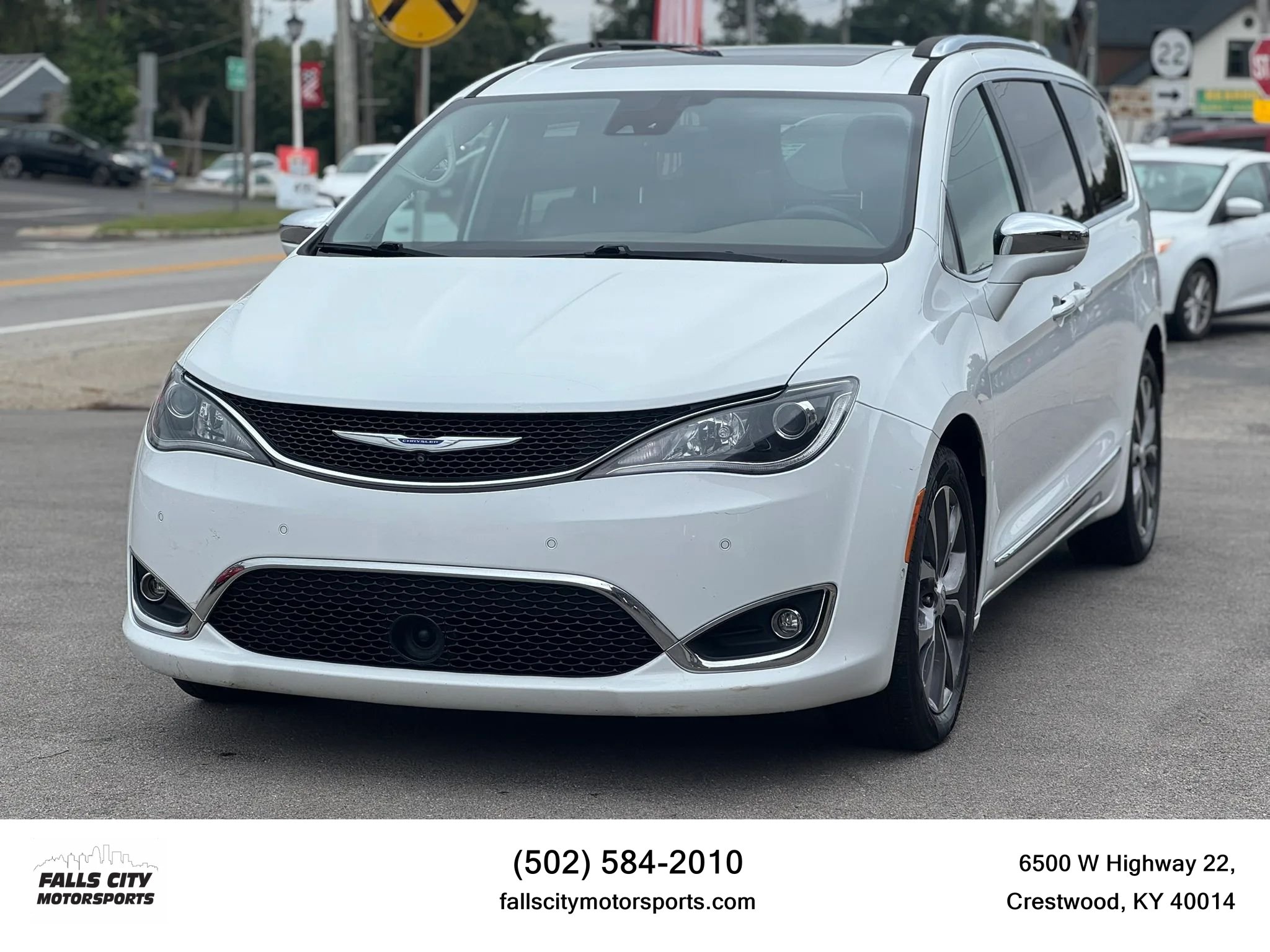 Used 2018 Chrysler Pacifica Limited w/ Tire & Wheel Group FWD image 1