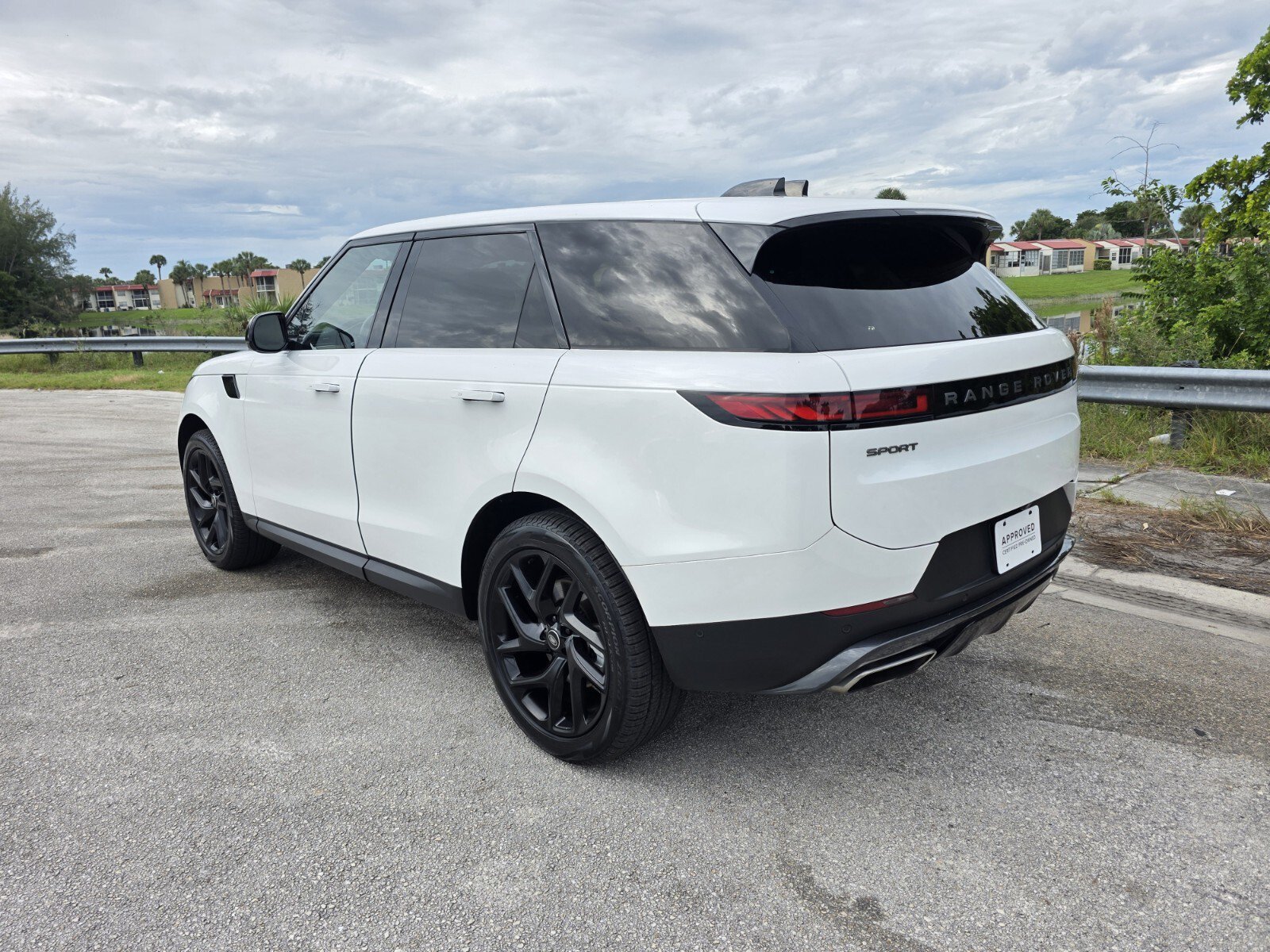 Certified 2024 Land Rover Range Rover Sport SE AWD/4WD image 2