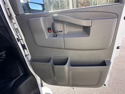 Used 2024 GMC Savana 2500 w/ Driver Convenience Package image 19