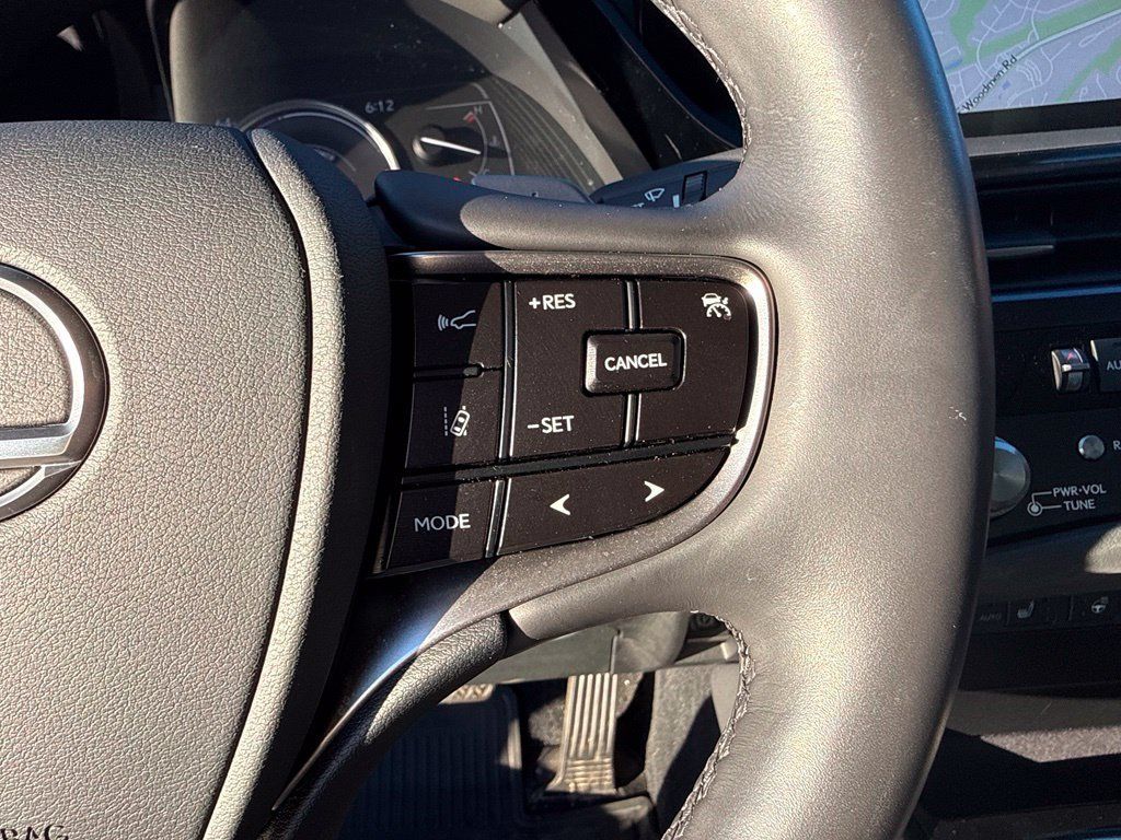 Used 2025 Lexus ES 300h w/ Premium Package FWD image 21