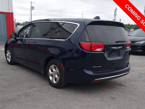Used 2019 Chrysler Pacifica Touring Plus FWD image 3
