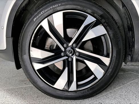 Used 2023 Volvo XC40 B5 Plus image 11