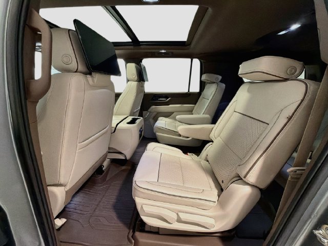 Used 2025 GMC Yukon XL Denali w/ Denali Reserve Package AWD/4WD image 22
