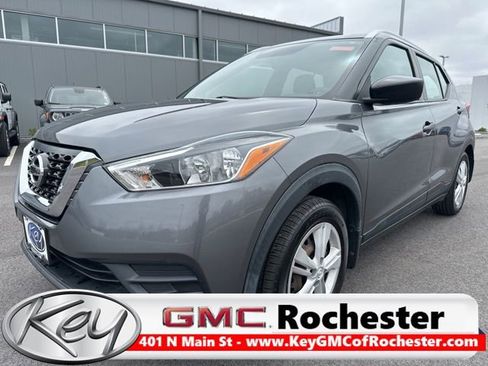 Used 2019 Nissan Kicks S FWD image 1