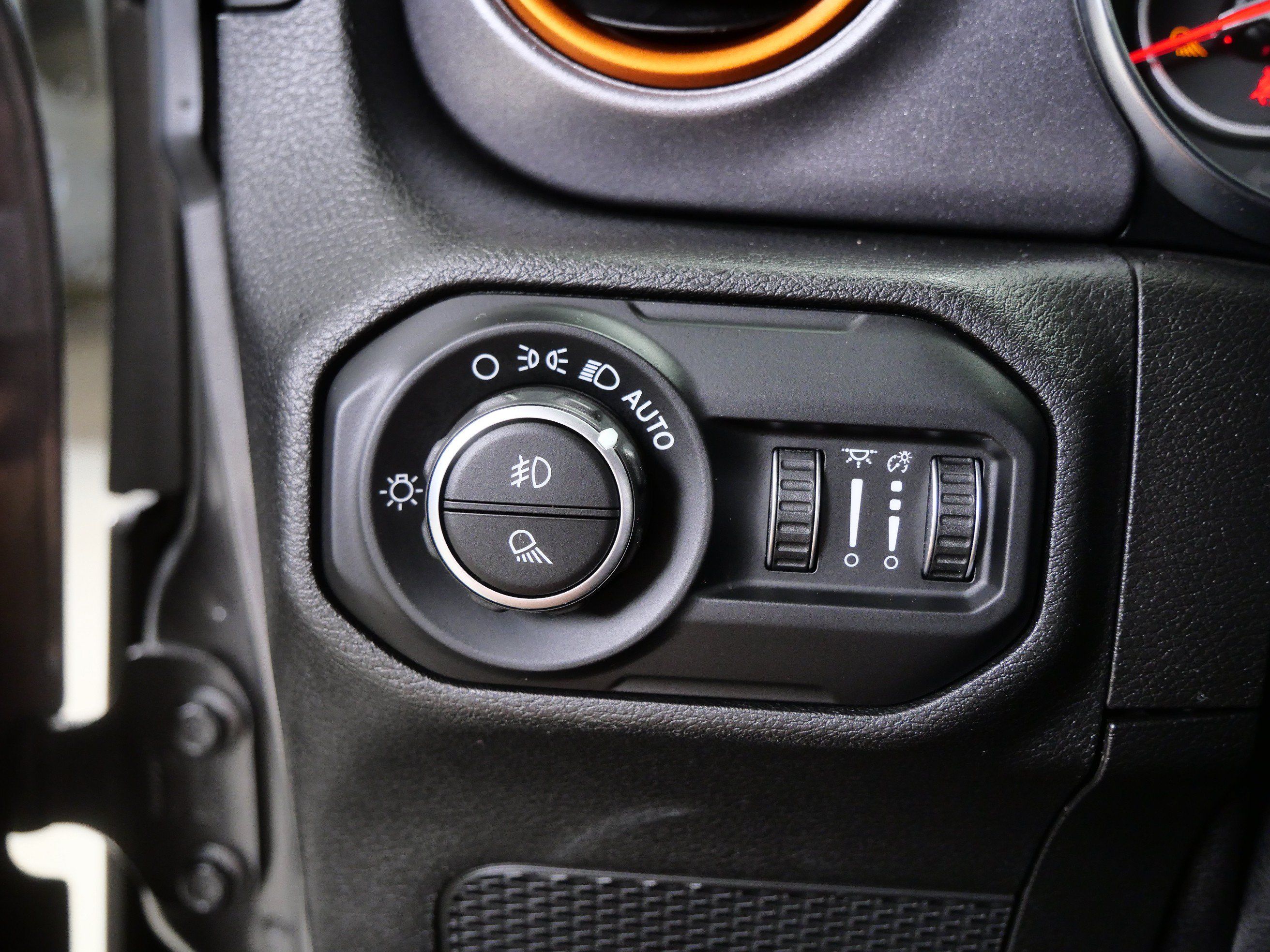 Used 2021 Jeep Gladiator Mojave AWD/4WD image 27