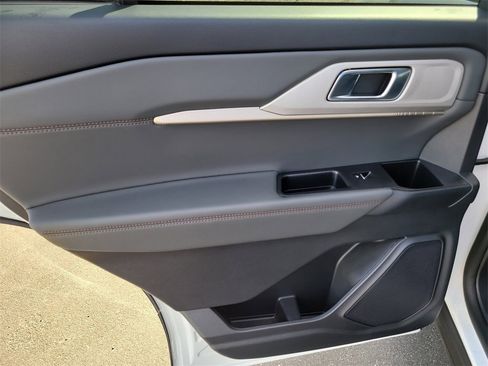 Used 2025 Ford Explorer Active image 9