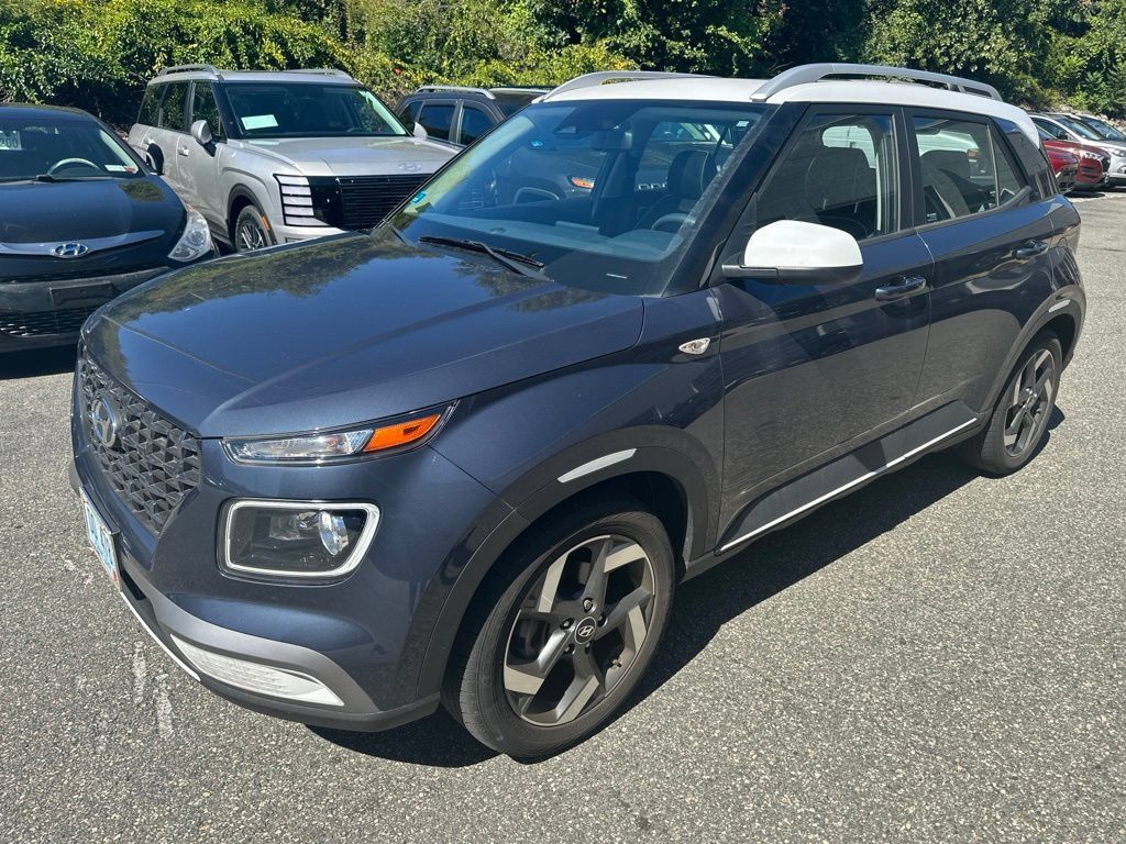 Used 2023 Hyundai Venue Limited FWD image 3