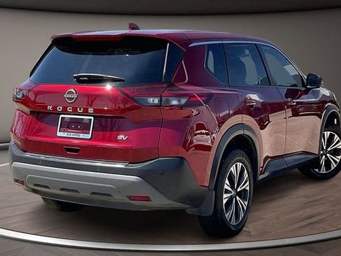 Used 2023 Nissan Rogue SV image 2
