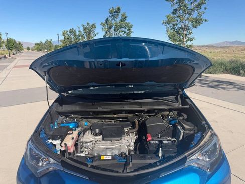 Used 2018 Toyota RAV4 XLE AWD/4WD image 13