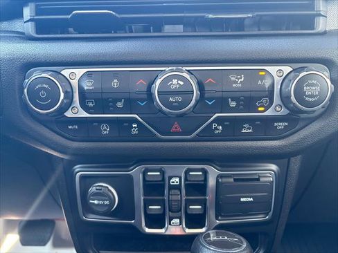 Certified 2024 Jeep Gladiator Sport AWD/4WD image 22
