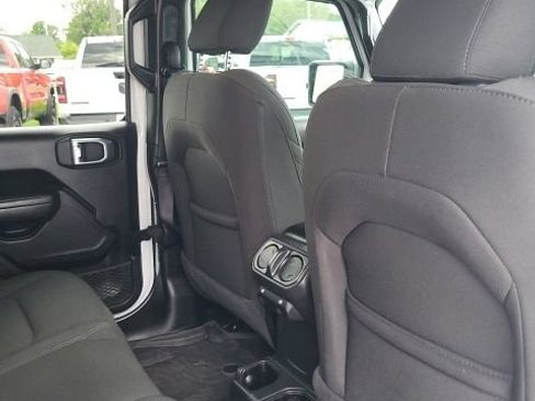 Used 2022 Jeep Wrangler Unlimited Sport AWD/4WD image 11