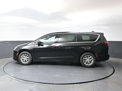 New 2027 Chrysler Pacifica Select FWD image 6