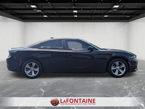 Used 2016 Dodge Charger SXT w/ Navigation & Travel Group RWD image 6